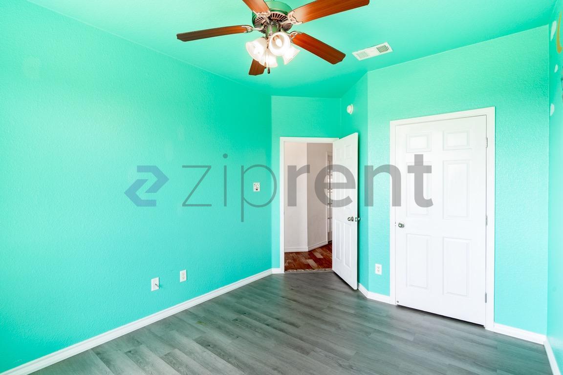 Building Photo - Unit