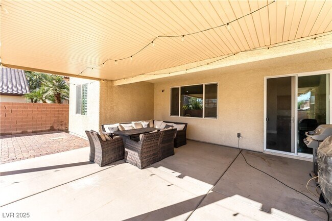 Building Photo - 1005 Windwalker Ave