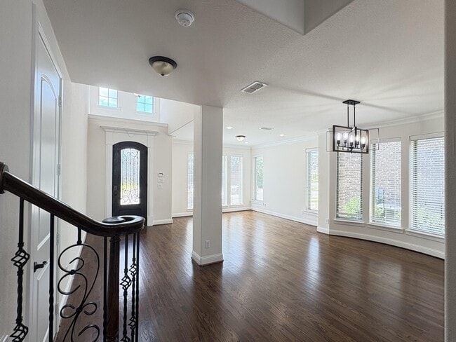 Building Photo - 7952 Ashwood Ln