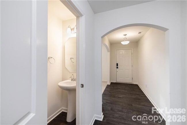Building Photo - 824 Yorkshire Dr