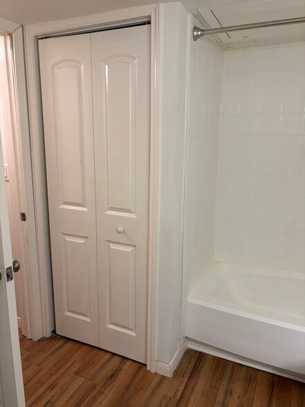 Closet to washer / dryer - 3022 Forest Ln