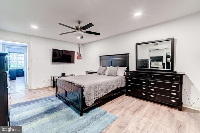 Building Photo - 6012 Westchester Park Dr