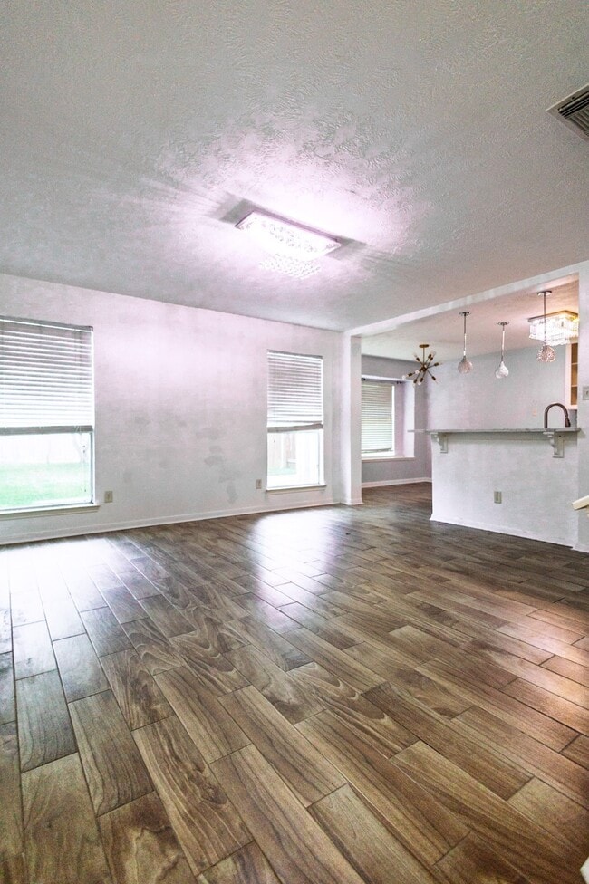 Building Photo - 19334 Strathmore Pl Ln