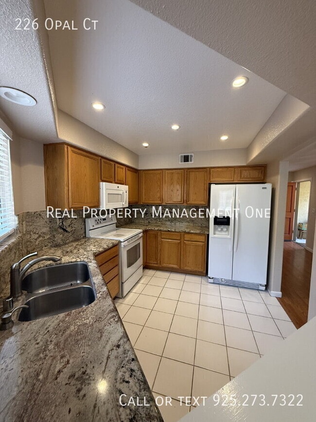 Building Photo - 226 Opal Ct