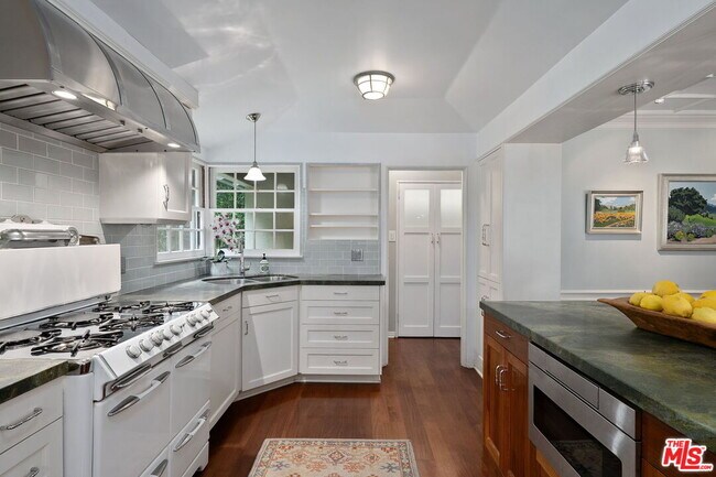 Building Photo - 2825 Haddington Dr