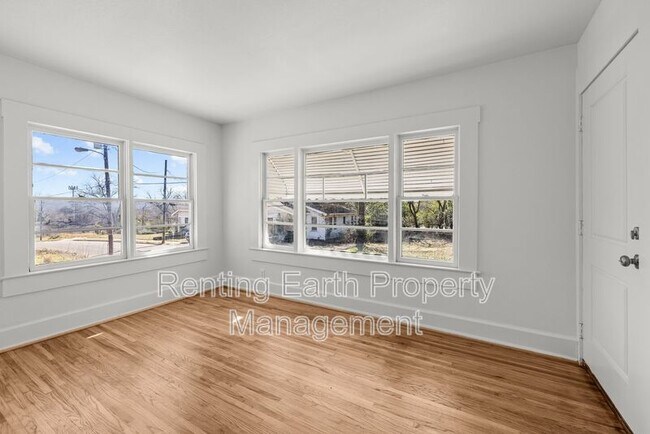 Building Photo - 3009 Prince Ave