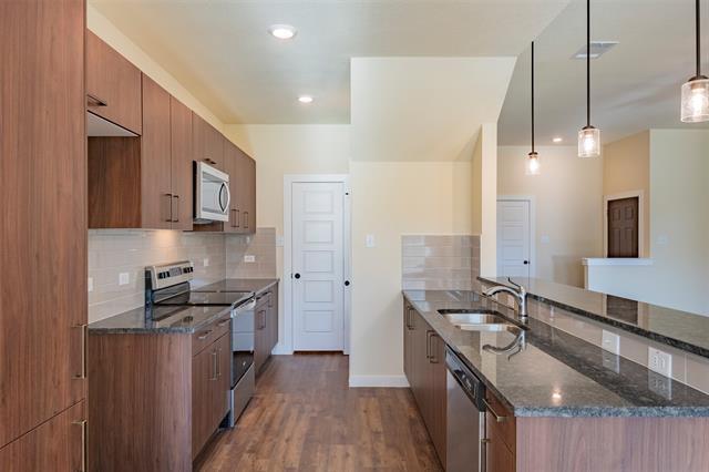 Building Photo - 708 Blackland dr