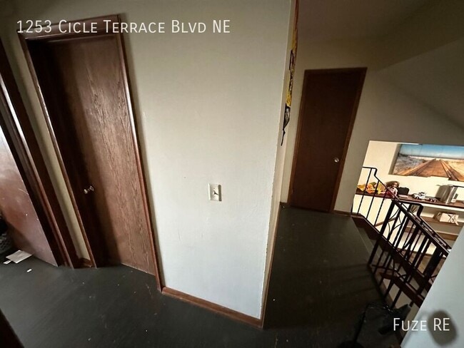 Building Photo - 1253 Circle Terrace Blvd NE