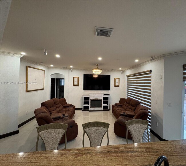 Building Photo - 15375 SW 93rd Ln