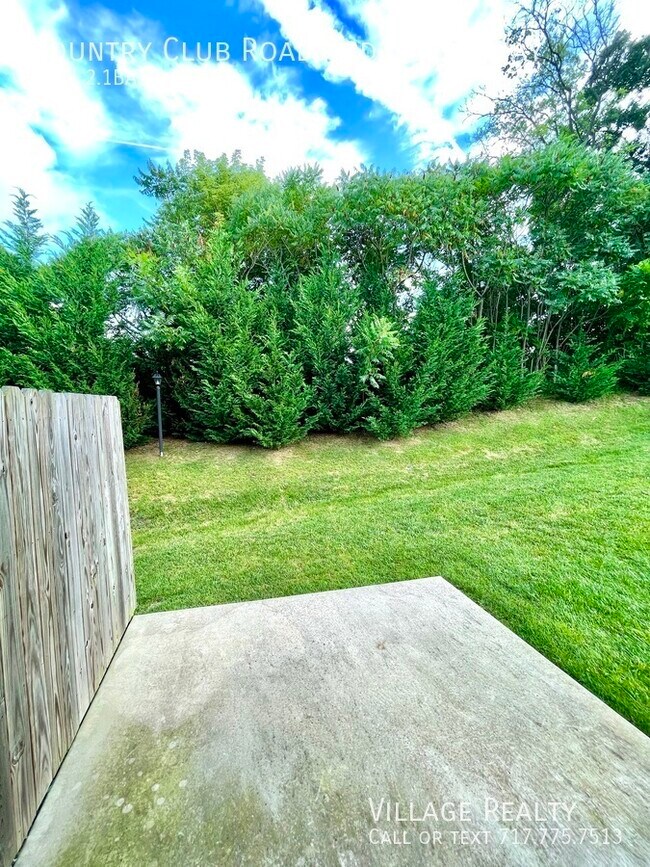 Building Photo - 703 Country Club Rd