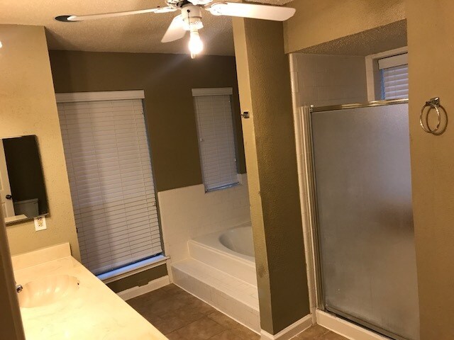 Building Photo - 15422 Wildwood Lake Dr