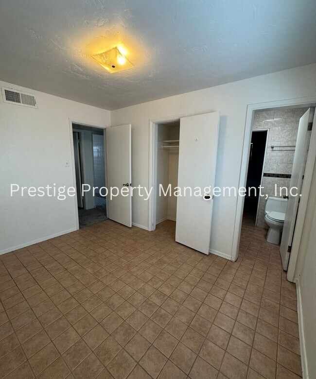 Building Photo - This 4/2 East Side Charmer Wont Last Long!