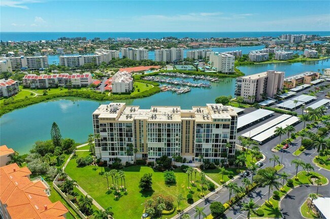 Building Photo - 7400 Sun Island Dr S