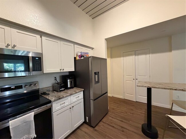 Building Photo - 2421 W Horatio St