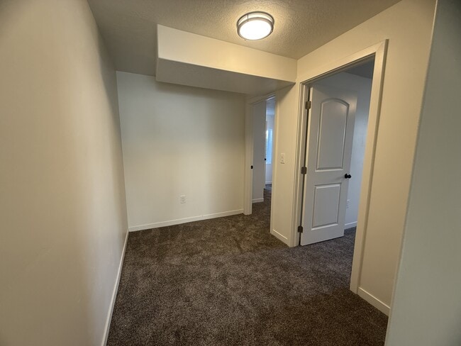 Building Photo - 881 W Sagewood Dr