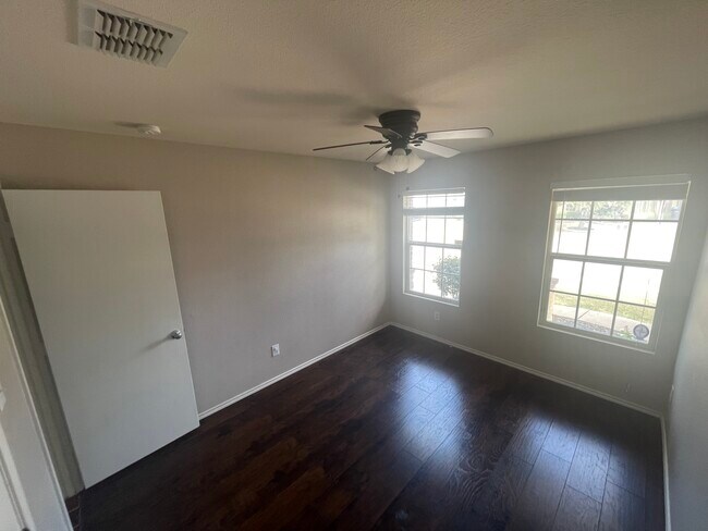 Building Photo - 220 Chalk Mountain Dr