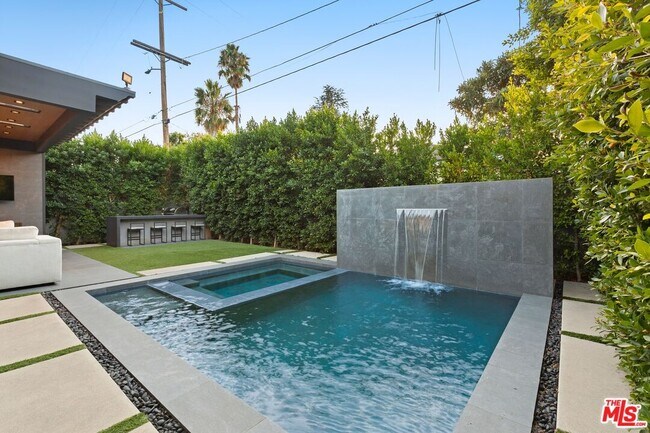 Building Photo - 4803 Lemona Ave