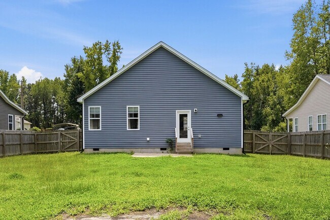 Building Photo - 573 Circle Dr
