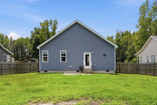 Building Photo - RANCH HOME with 3 bedrooms and 2 baths-GROWING TOWN OF ANGIER