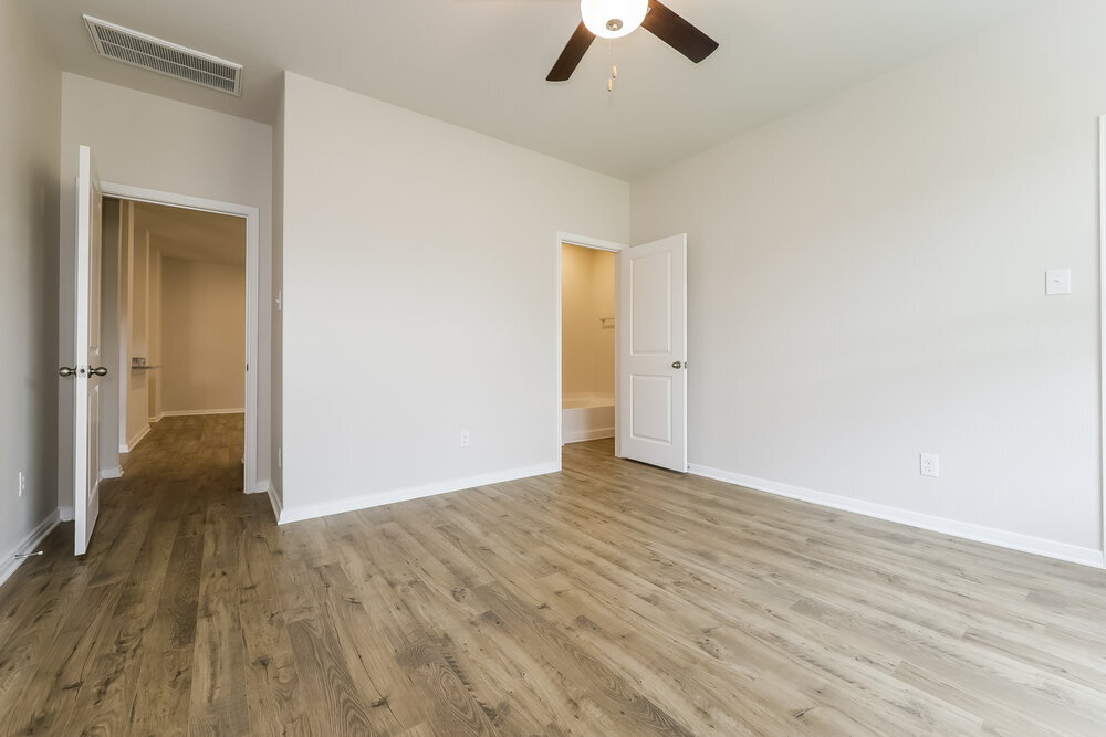 Building Photo - 16435 Honeysuckle Hl Dr