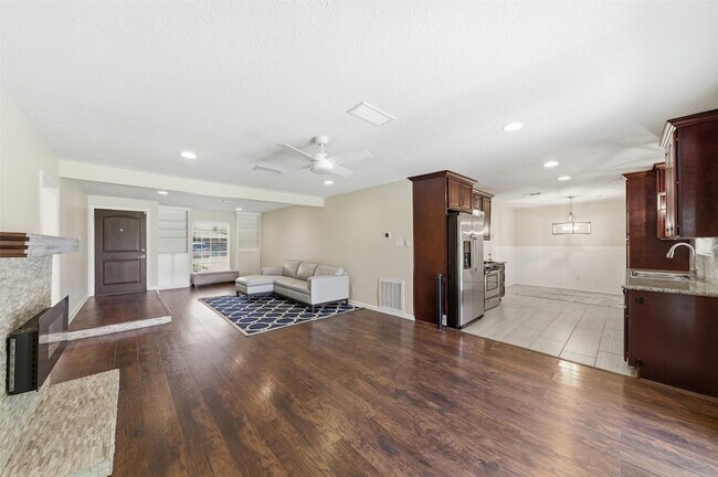 Building Photo - 8526 Cedel Dr