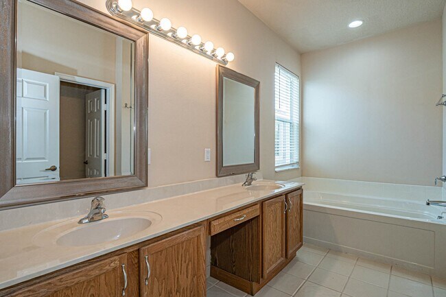 Building Photo - 603 Calamondin Way SW