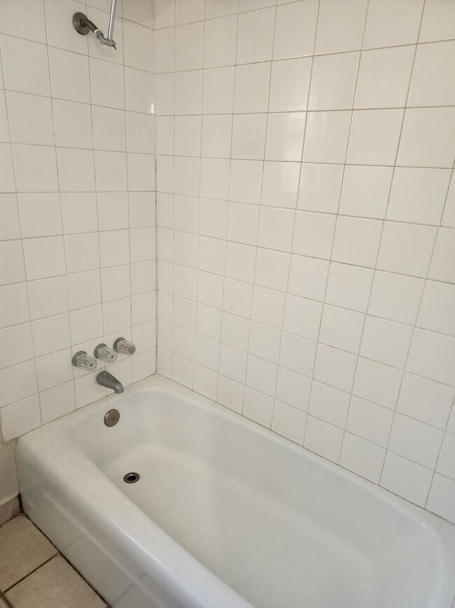 Building Photo - 3 bedroom 1 bath with Garage converted to ...
