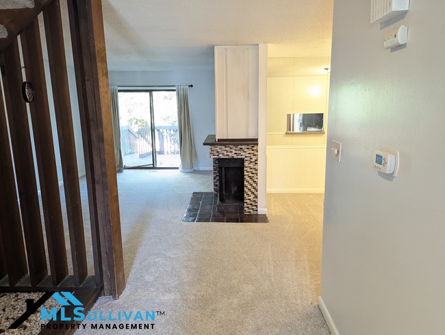 Building Photo - 4100-4105 Five Oaks Dr