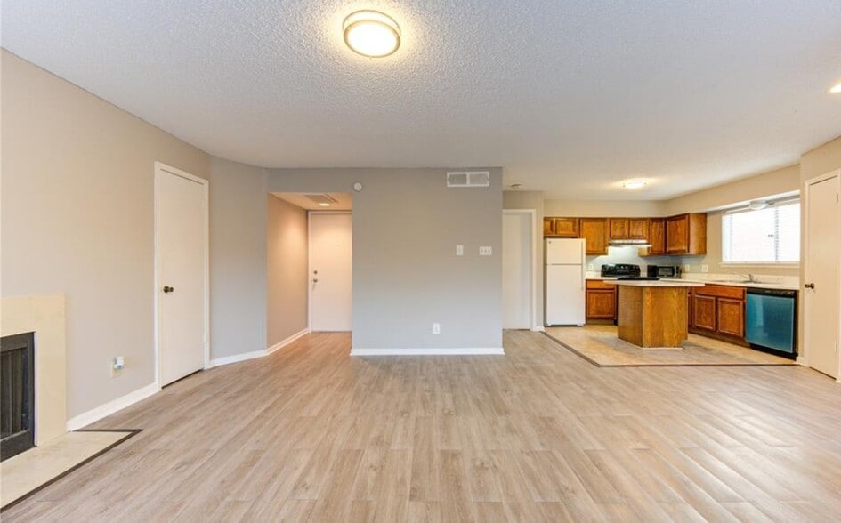 Building Photo - 12200 Overbrook Ln