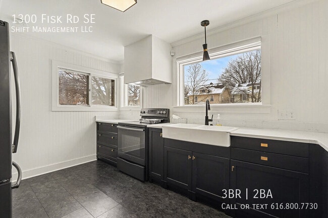 Building Photo - 1300 Fisk Rd SE