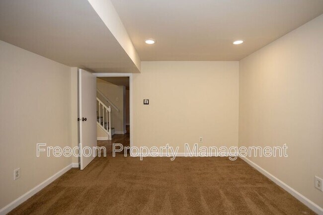 Building Photo - 5914 Ridge View Dr