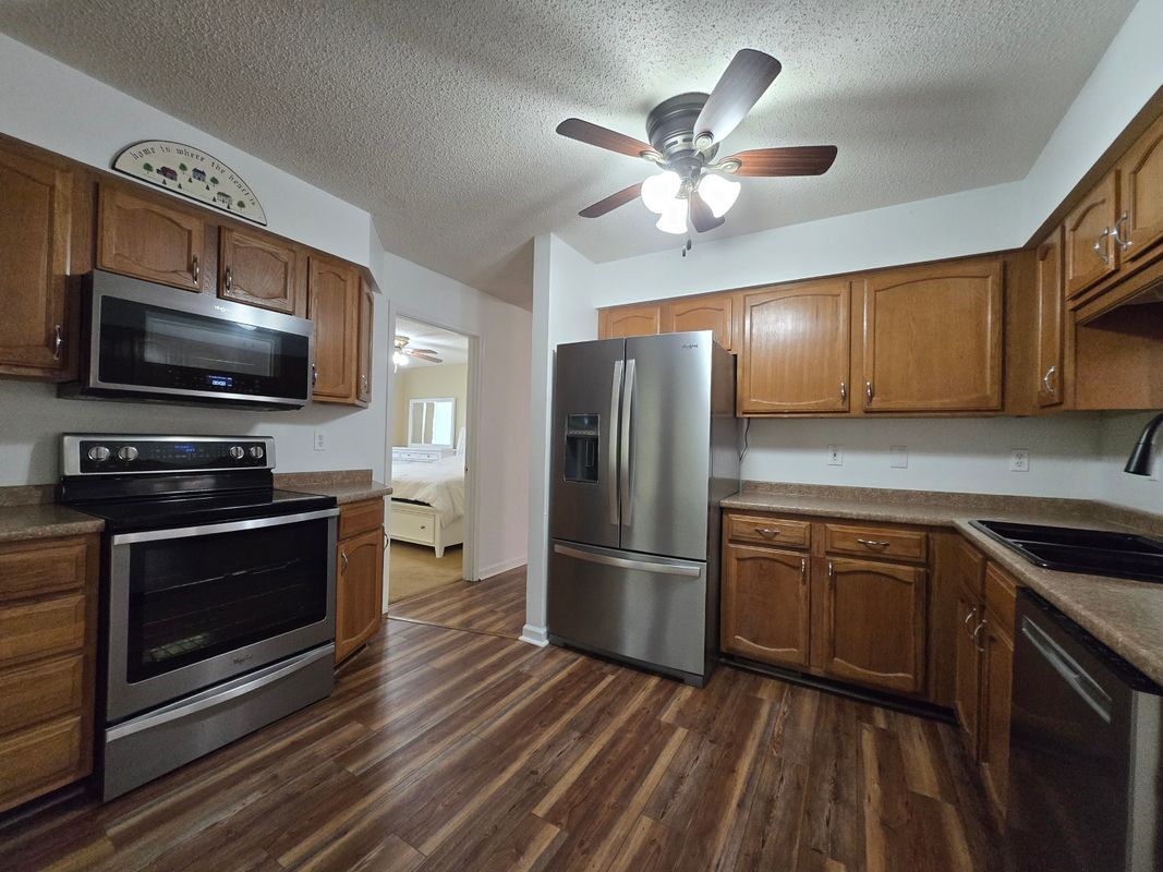 Building Photo - 144 Pomeroy Dr