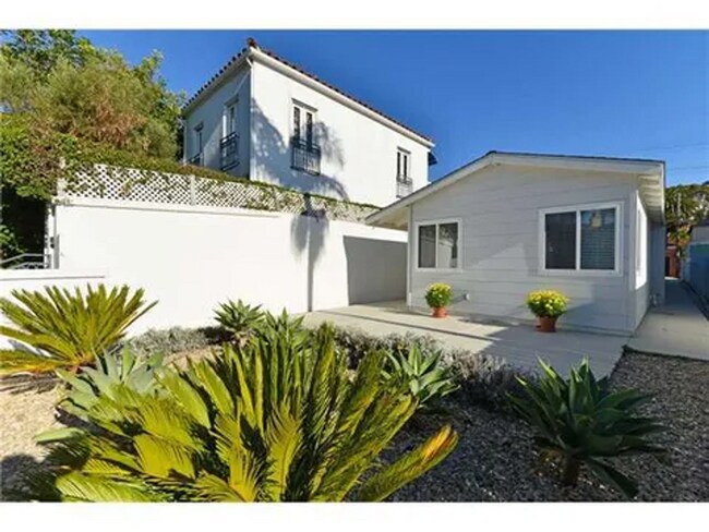 Building Photo - 1249 Torrey Pines Rd