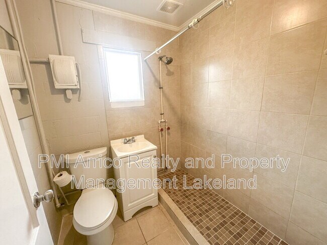 Building Photo - 324 Pearl St