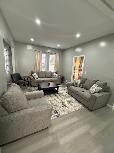 Building Photo - 72 Seymour Ave