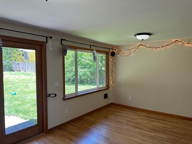 Building Photo - Bellevue Home