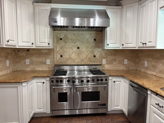 Building Photo - Spectacular-Remodeled 4-Bedroom Home with Pool, Spa, + 600 sqft Bonus Space in lovely Sylmar neig...