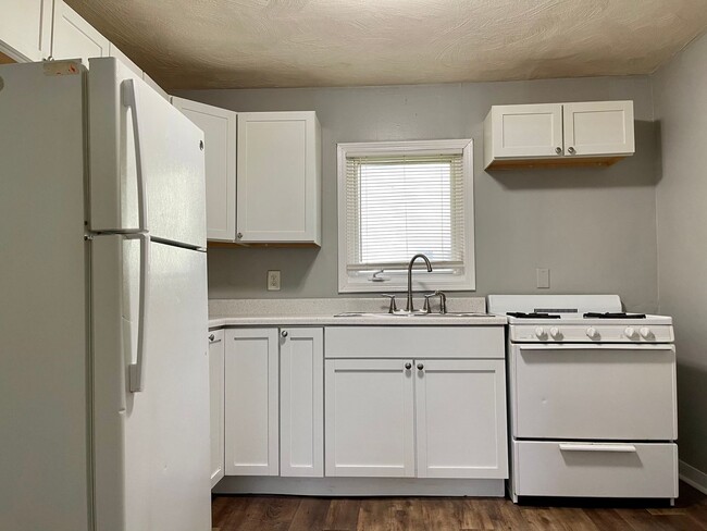 Building Photo - Darling 2 Bedroom 1 Bathroom Home in Minne...