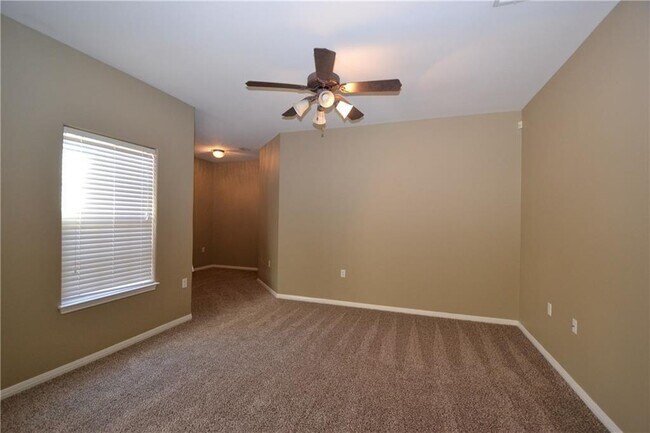 Building Photo - 5624 Toscana Ave