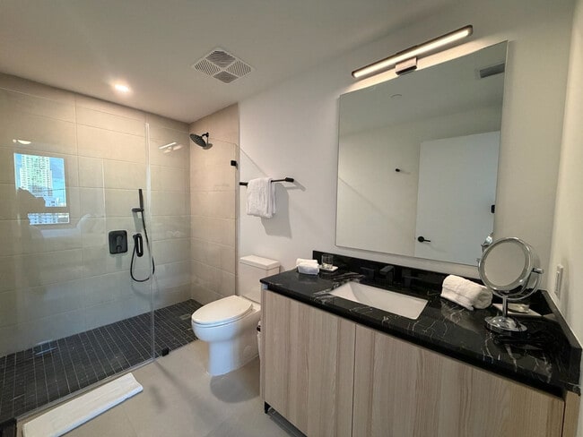 Building Photo - 225 N Miami Ave