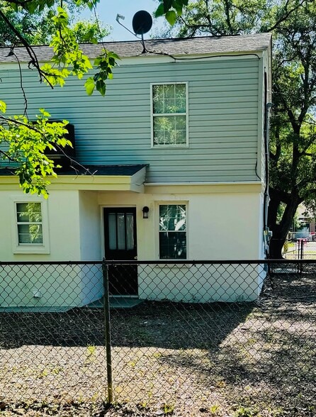 Building Photo - 5536 Flanders Ave