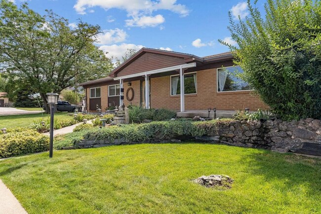 Building Photo - Single Family Home Close to SUU and Cedar High School