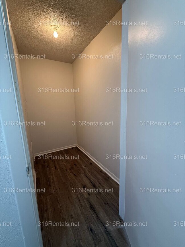 Building Photo - $675 - Accepting SECTION 8/ Housing Voucher 2 bedroom / 1 bathroom - Newly remodeled Apartment