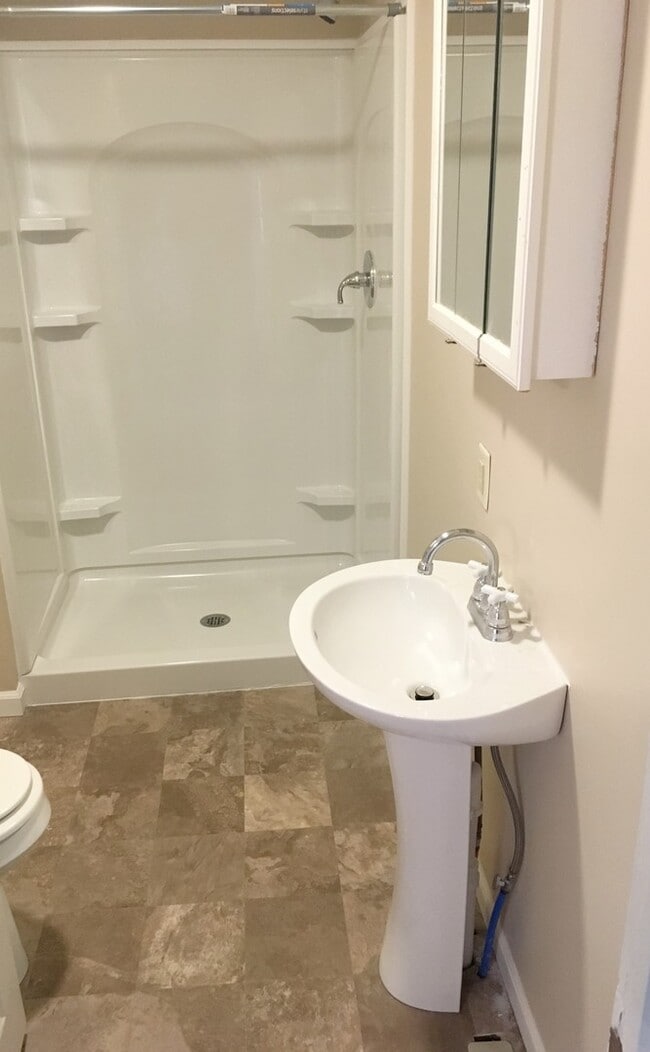 Building Photo - ** NEW CARPET **  NEWLY REMODELED BATHROOM **
