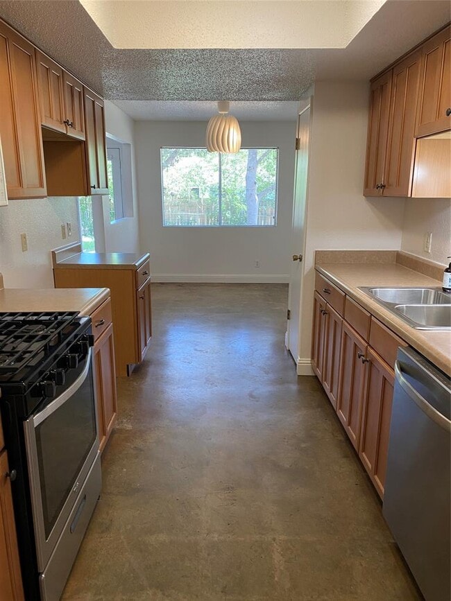 Building Photo - 2406 Broken Oak Dr
