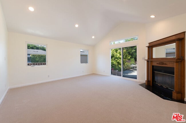 Building Photo - 4948 Petit Ave