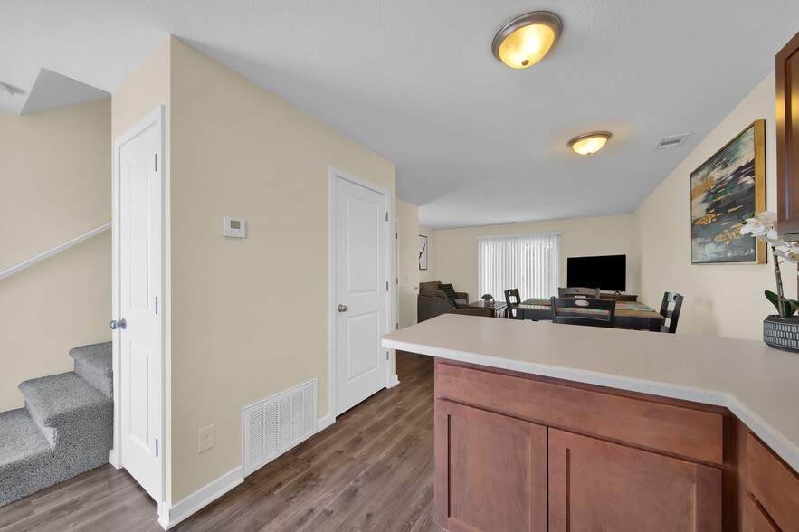 Building Photo - 3843 Vale Dr