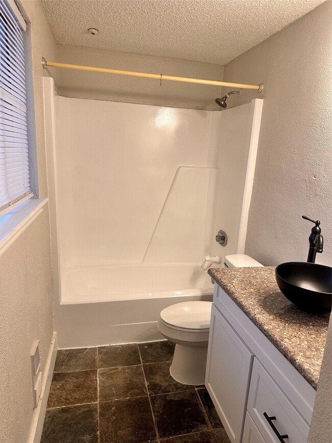 Building Photo - 3730 Thistlemont Dr