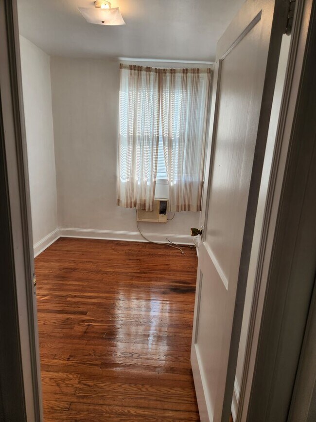 Building Photo - Remodeled Home - Mayfair