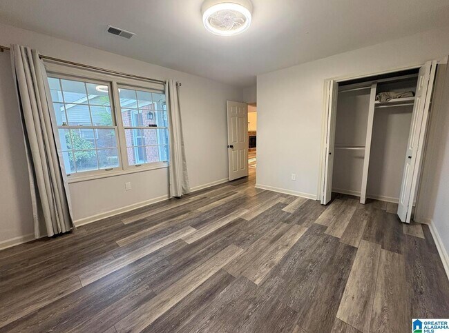 Building Photo - 1022 Vestavia Manor Dr